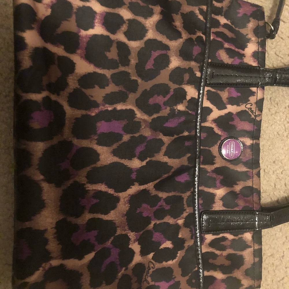 Coach Sateen tote. In Guc. - Picture 4 of 9